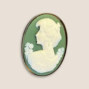 Vintage Green & White Left Facing Cameo Brooch Pin Oval 1.5" x 1"